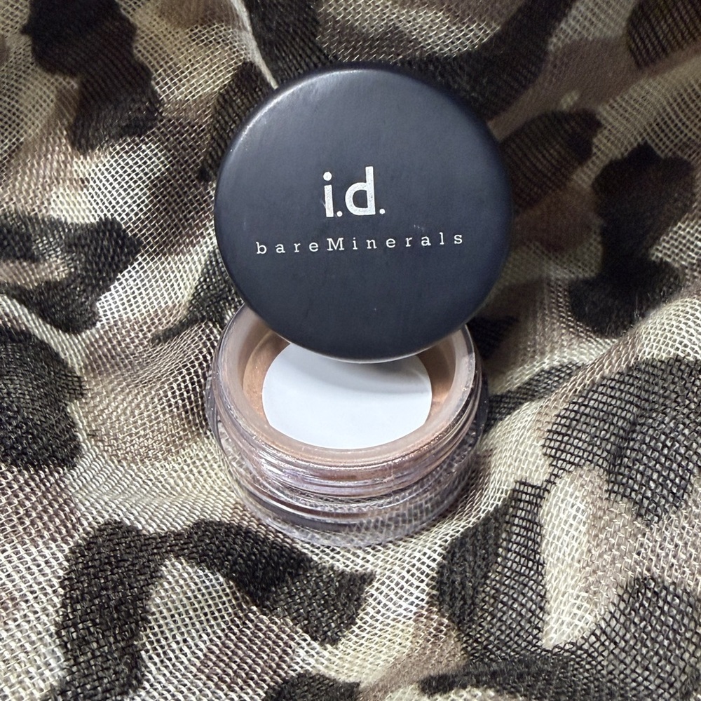 bareMinerals i.d. Eyeshadow — Pamper - Picture 3 of 3
